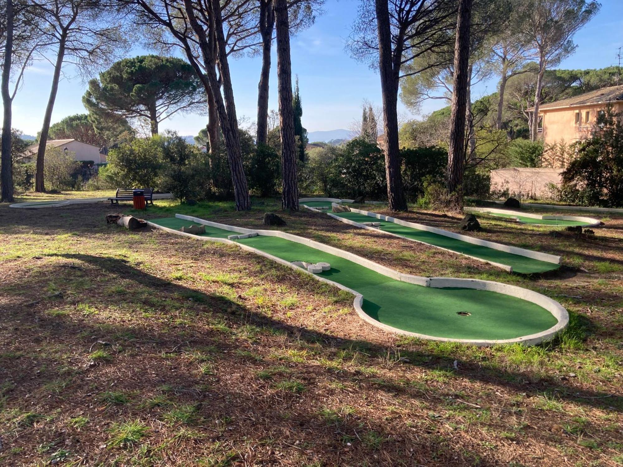 Charmant 2 Pieces Au Coeur Des Golfs De Saint Raphael Eksteriør bilde