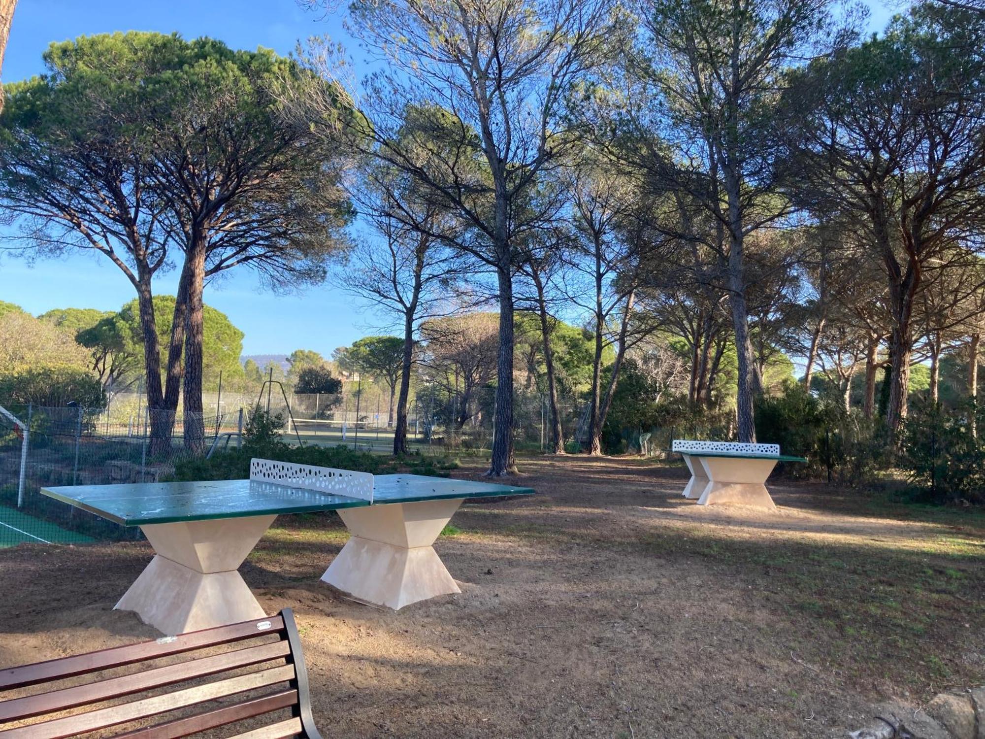 Charmant 2 Pieces Au Coeur Des Golfs De Saint Raphael Eksteriør bilde